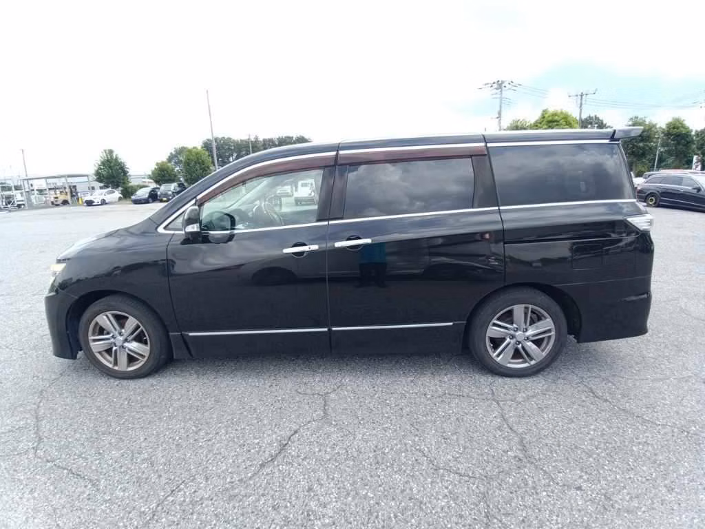 NISSAN ELGRAND