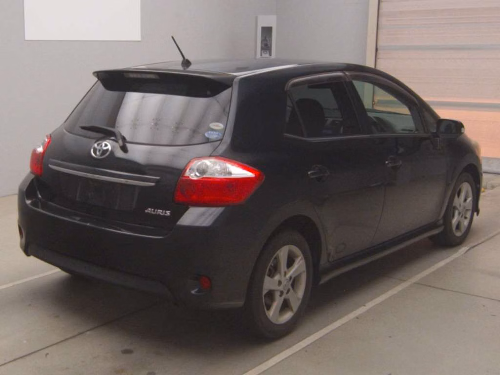 TOYOTA AURIS