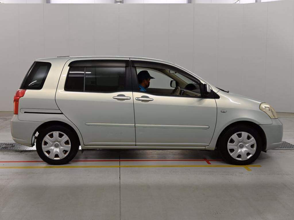 TOYOTA RAUM