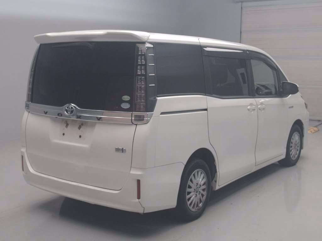 TOYOTA VOXY