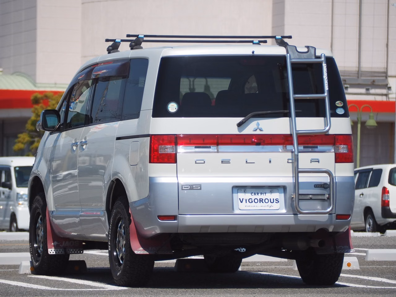 MITSUBISHI DELICA D:5