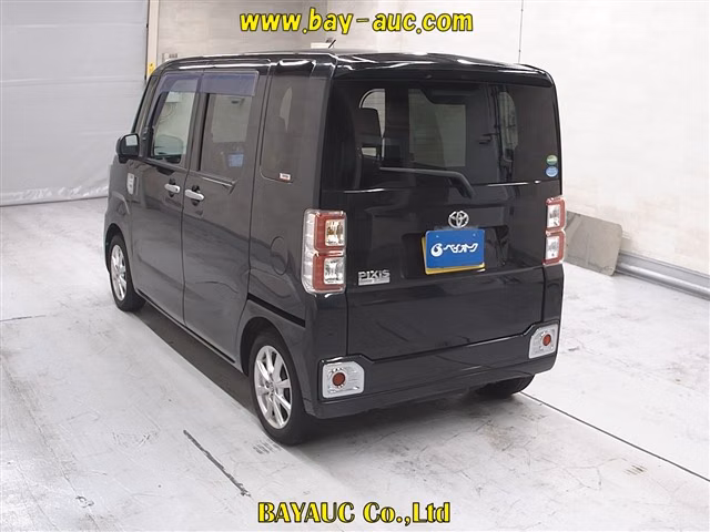 TOYOTA PIXIS MEGA