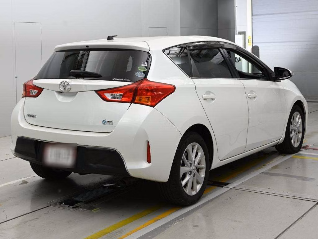 TOYOTA AURIS
