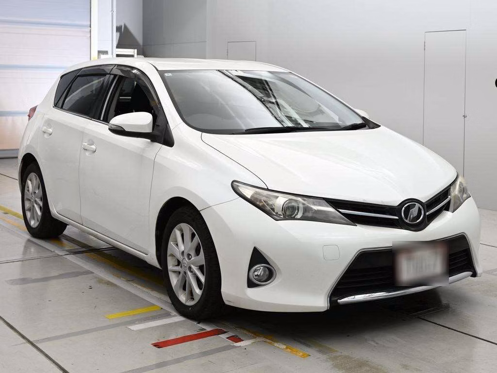 TOYOTA AURIS