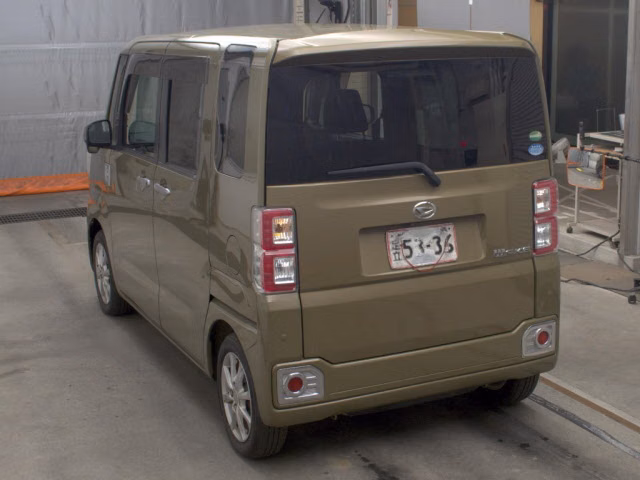 DAIHATSU WAKE