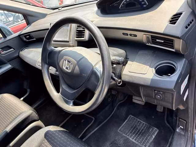HONDA FREED SPIKE