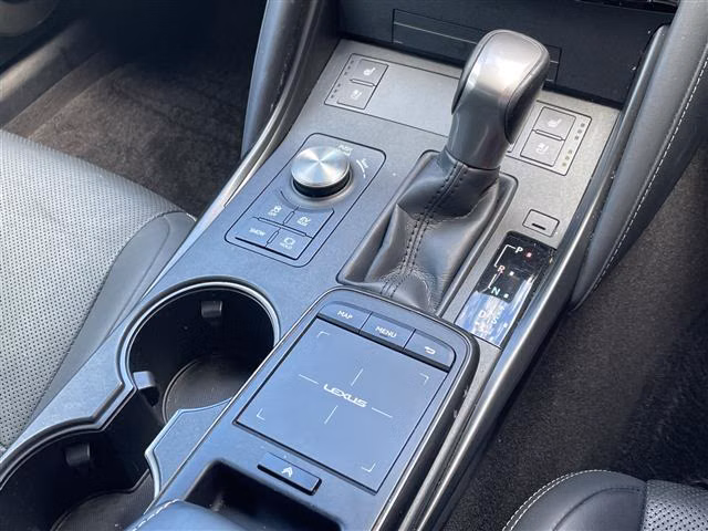 LEXUS IS300H