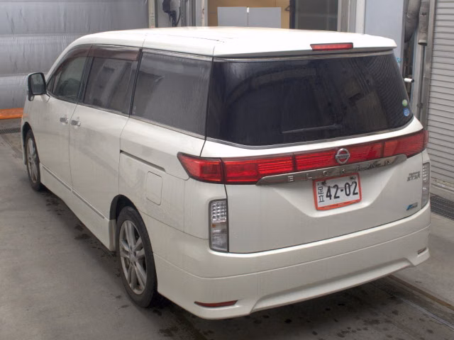 NISSAN ELGRAND