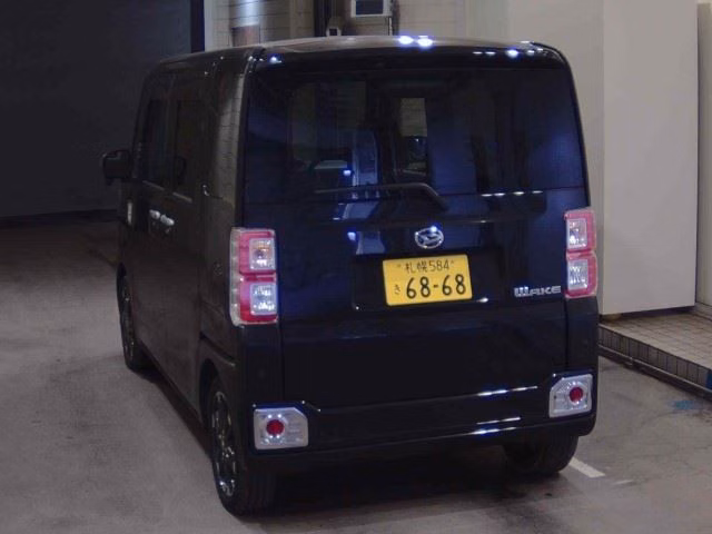 DAIHATSU WAKE