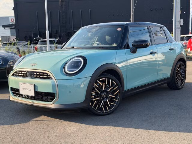 MINI HATCH
