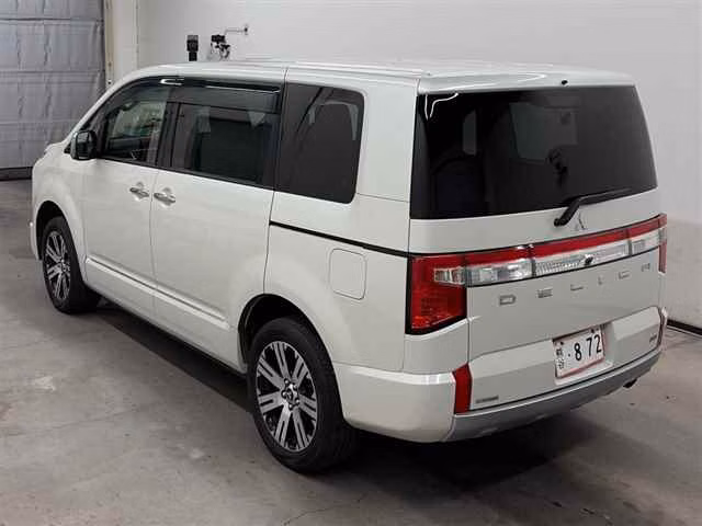 MITSUBISHI DELICA D:5