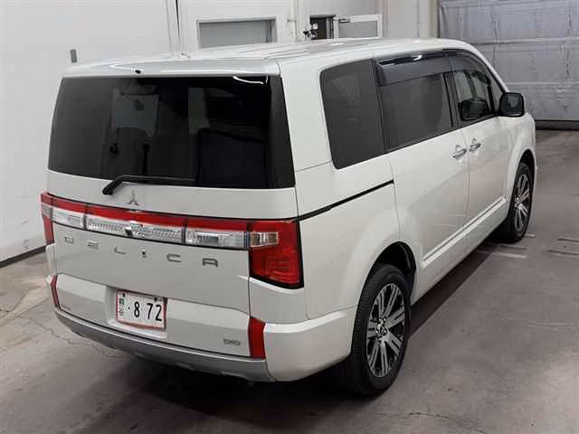 MITSUBISHI DELICA D:5
