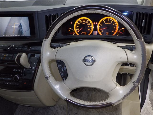 NISSAN ELGRAND