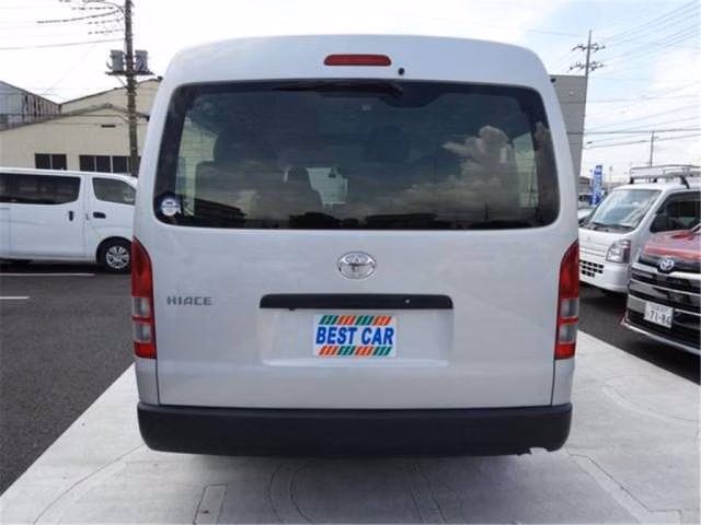 TOYOTA HIACE