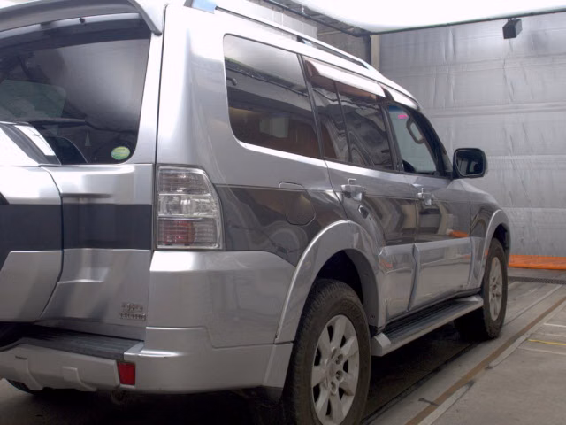 MITSUBISHI PAJERO