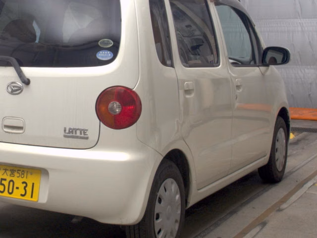 DAIHATSU MOVE LATTE