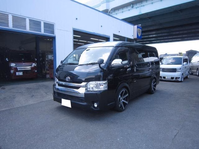 TOYOTA HIACE