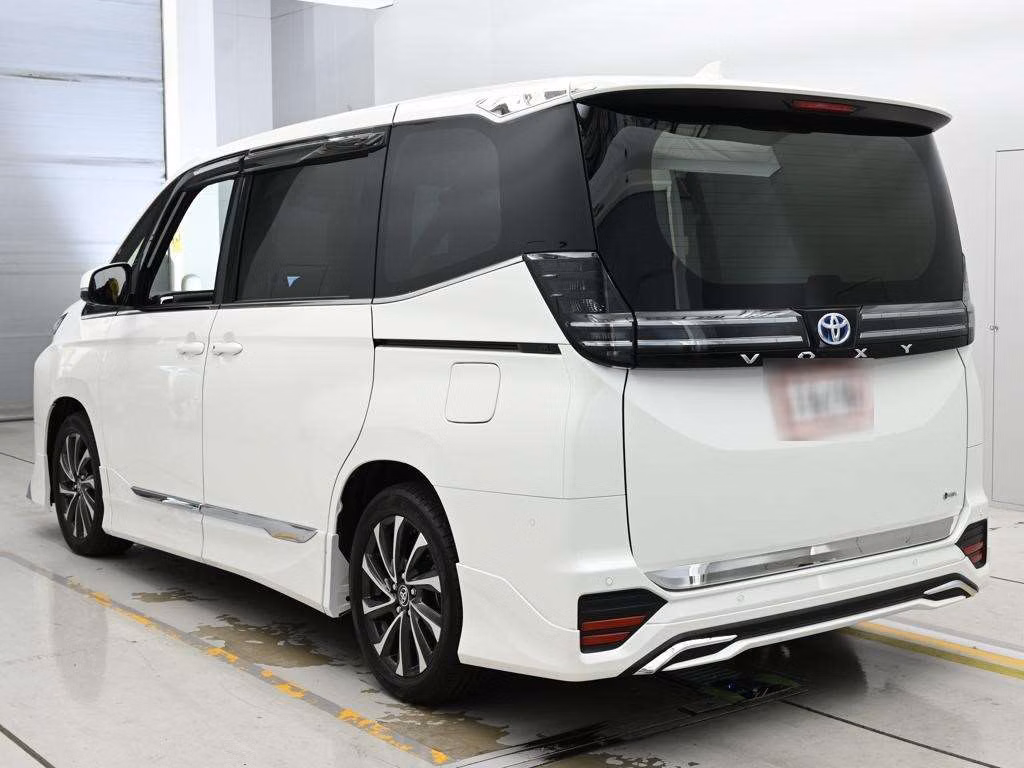 TOYOTA VOXY