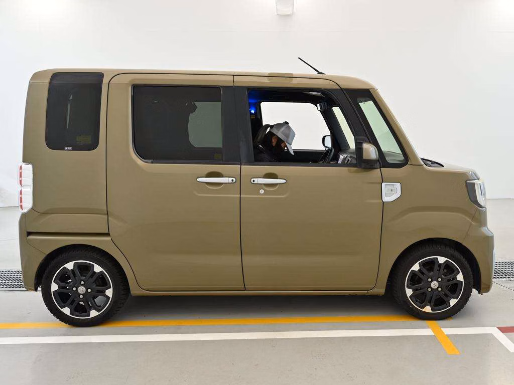 TOYOTA PIXIS MEGA
