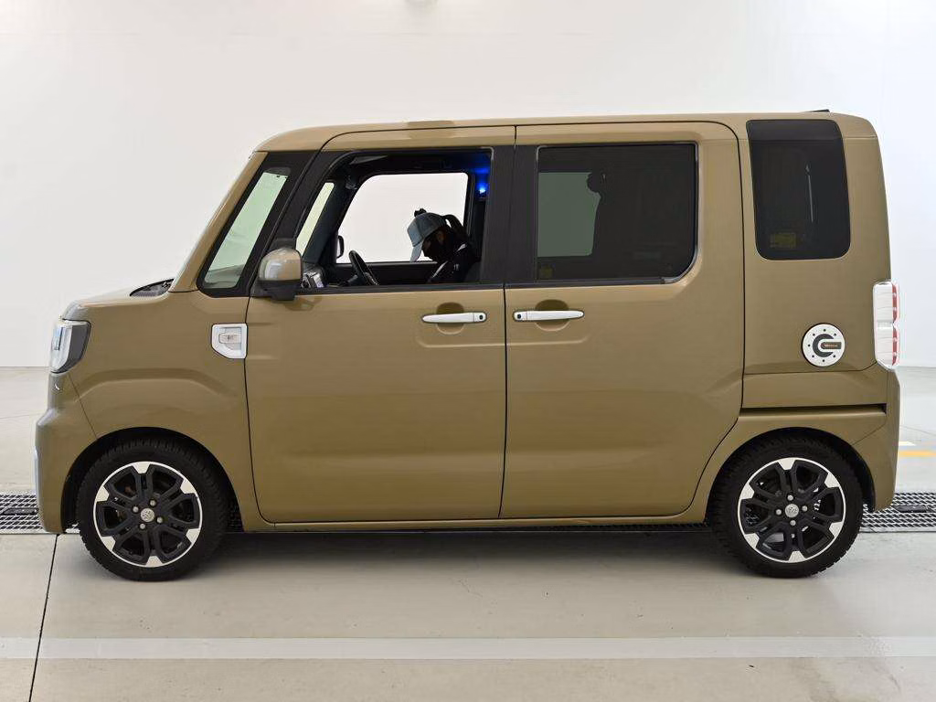 TOYOTA PIXIS MEGA