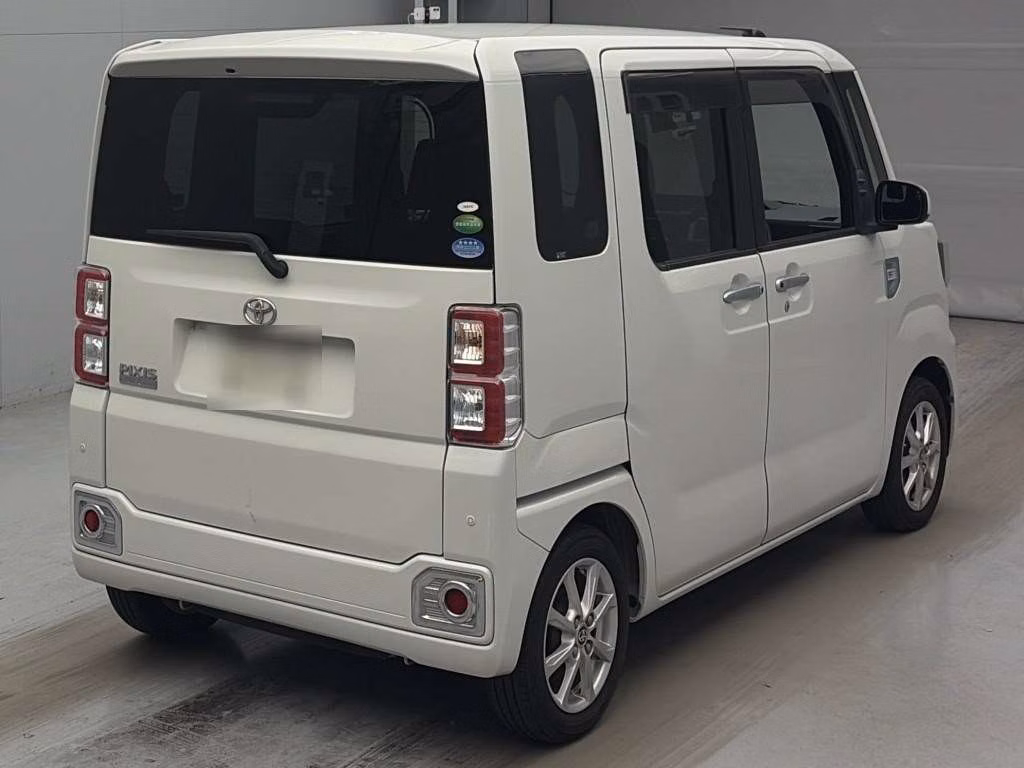 TOYOTA PIXIS MEGA