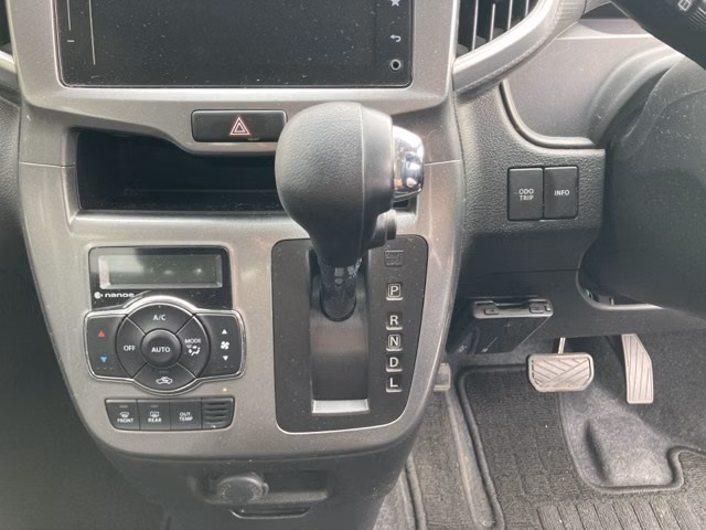 MITSUBISHI DELICA D:2