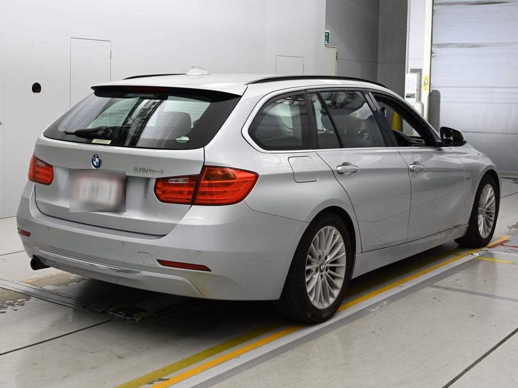 BMW 3-SERIES