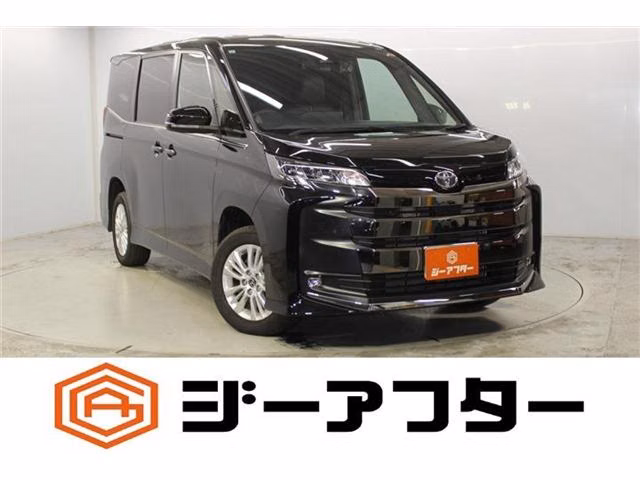 TOYOTA NOAH