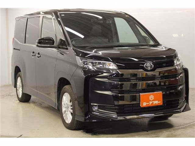 TOYOTA NOAH