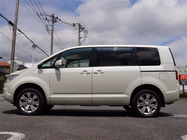MITSUBISHI DELICA D:5