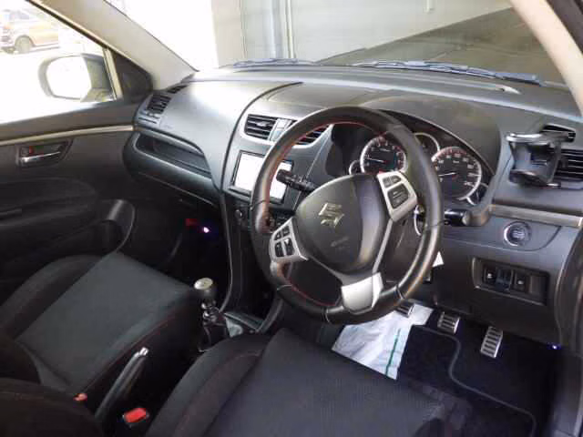 SUZUKI SWIFT