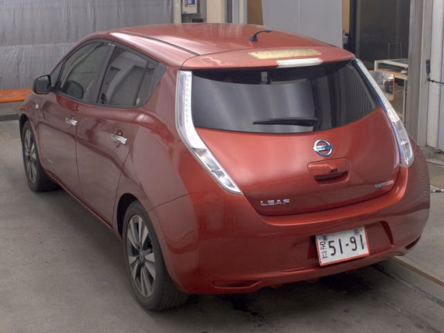 NISSAN LEAF
