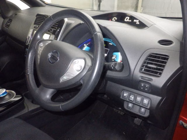 NISSAN LEAF