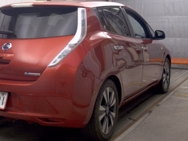NISSAN LEAF