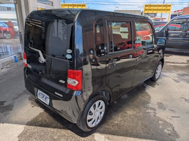 TOYOTA PIXIS SPACE