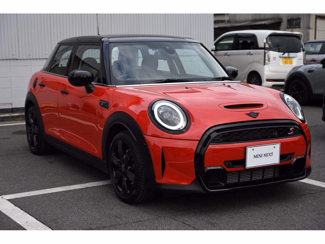 MINI HATCH