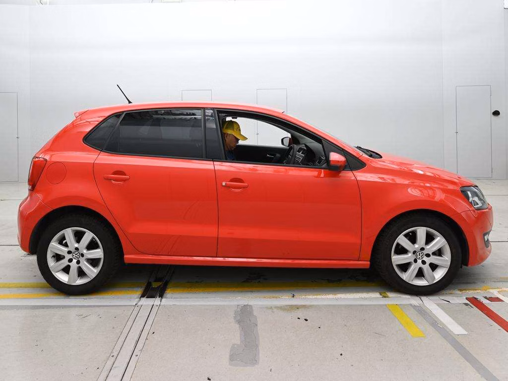 VOLKSWAGEN POLO