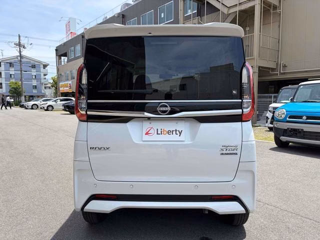 NISSAN ROOX