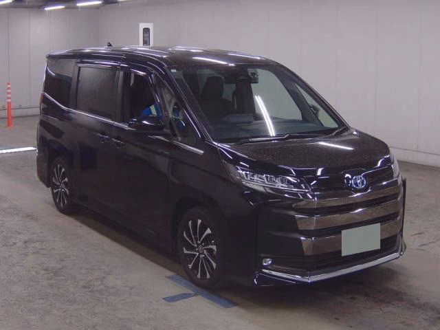 TOYOTA NOAH