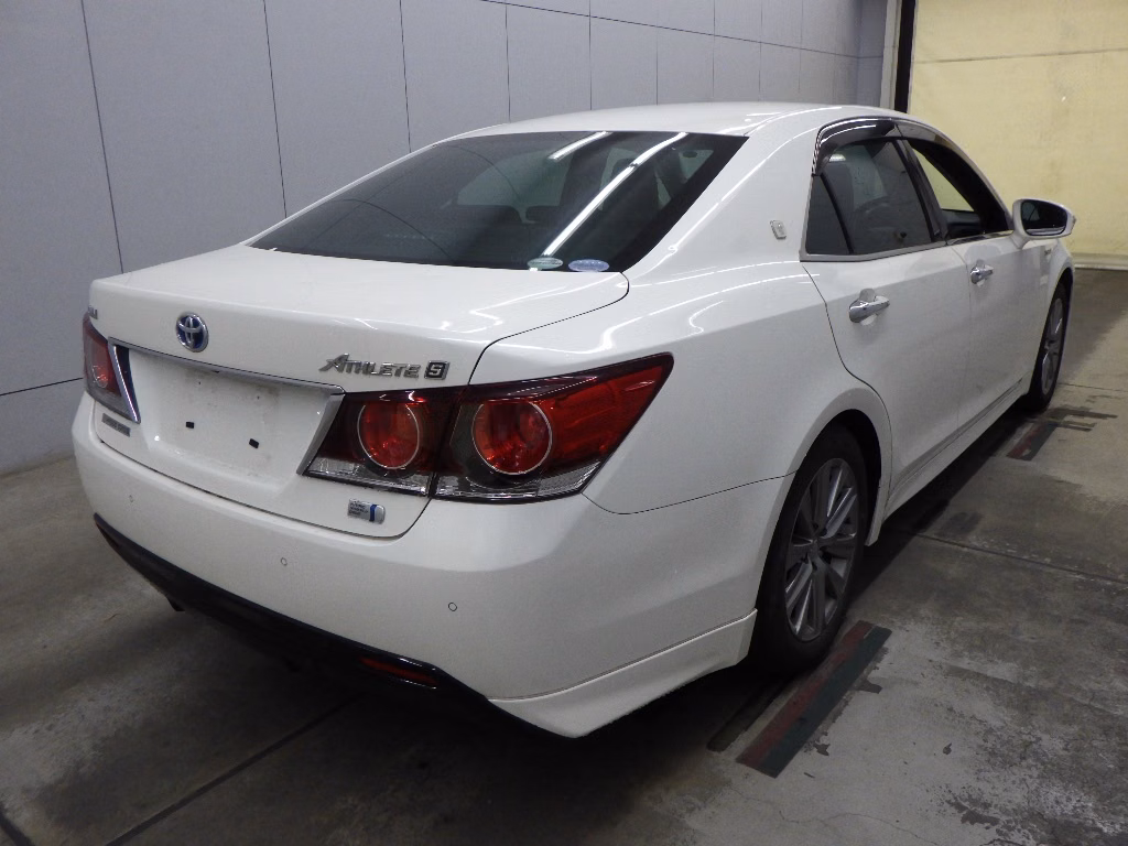 TOYOTA CROWN