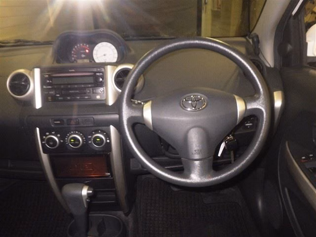 TOYOTA IST