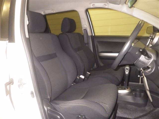 TOYOTA IST