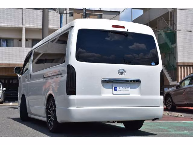 TOYOTA HIACE