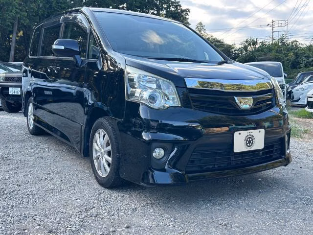 TOYOTA NOAH