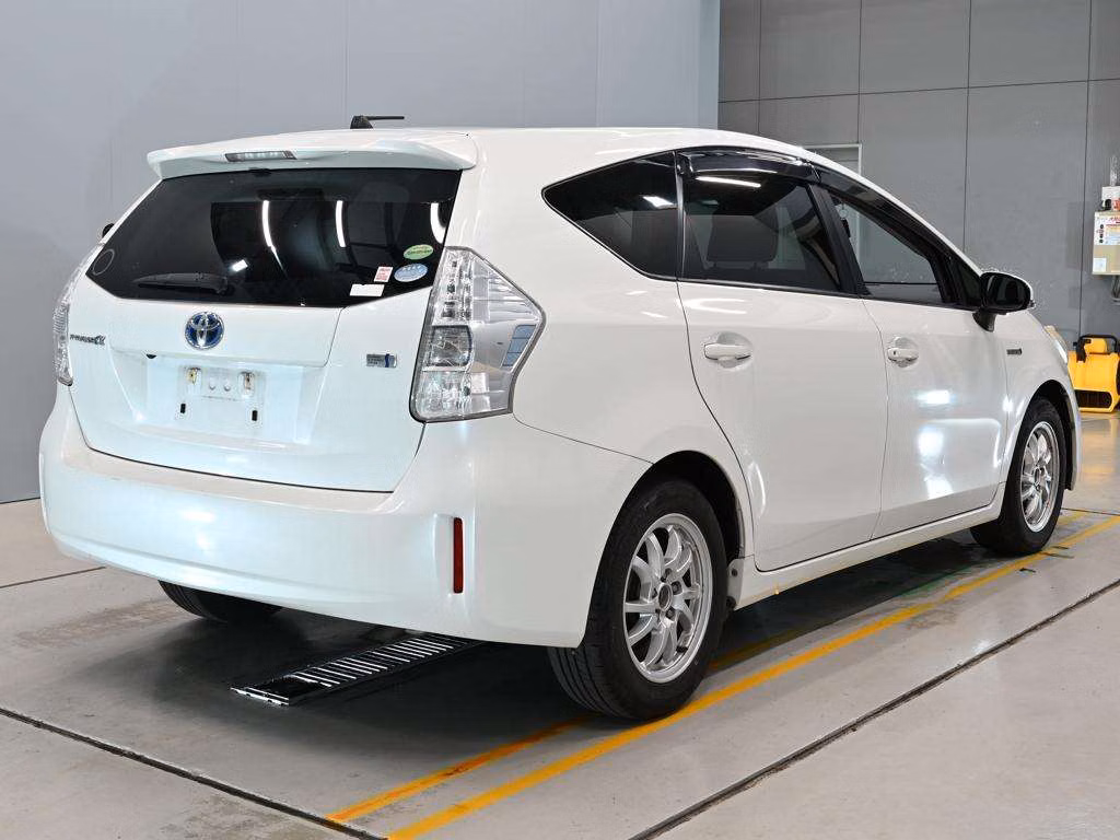 TOYOTA PRIUS ALPHA