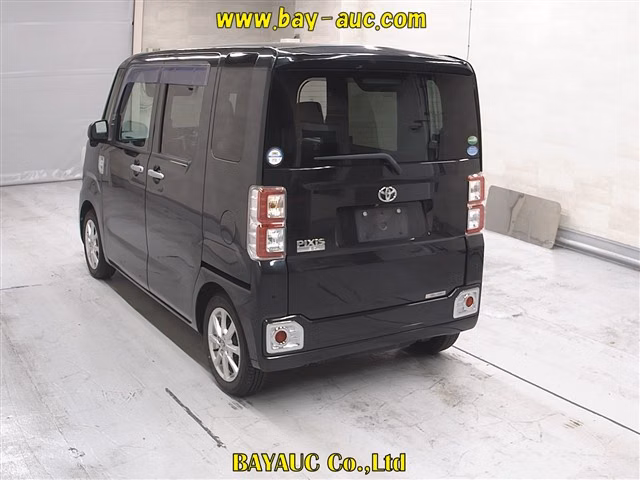 TOYOTA PIXIS MEGA