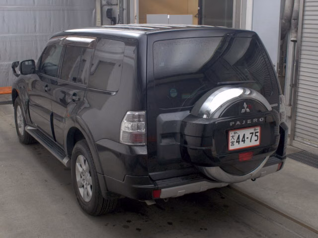 MITSUBISHI PAJERO