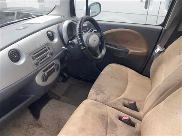 DAIHATSU MOVE LATTE