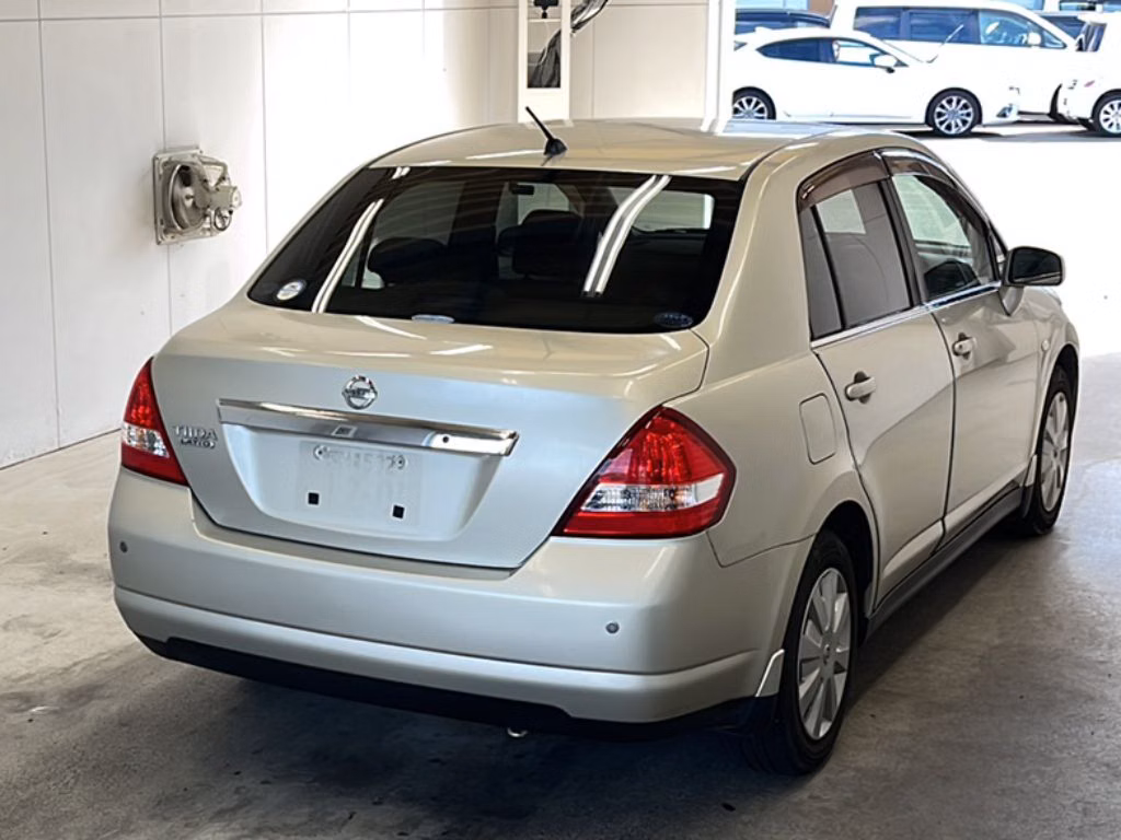 NISSAN TIIDA LATIO