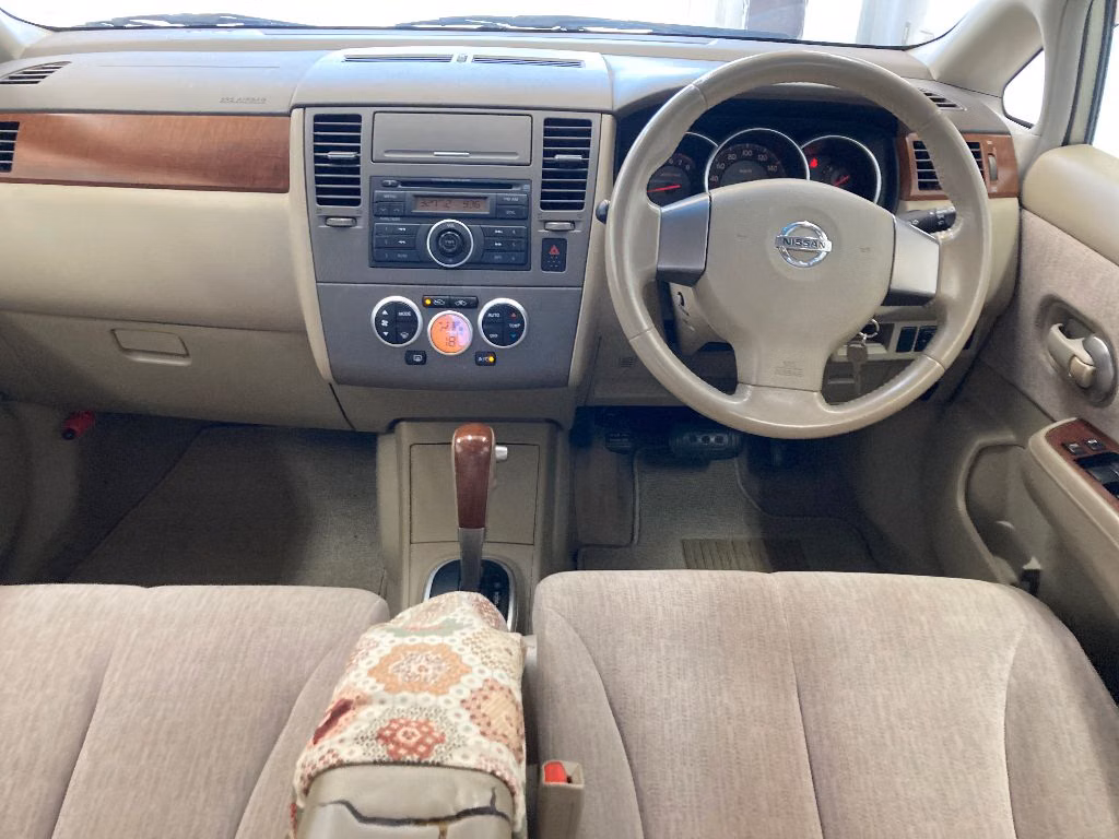 NISSAN TIIDA LATIO